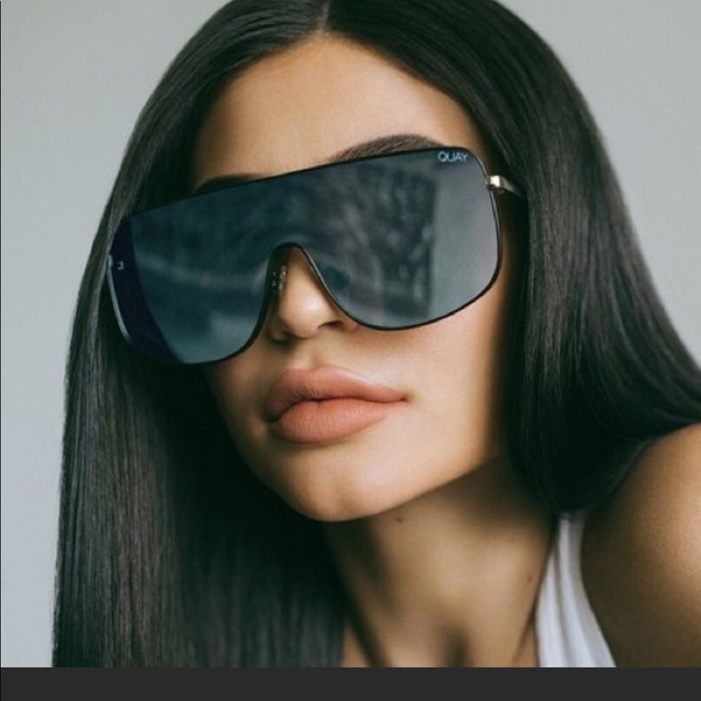 Quay x Kylie unbothered sunglasses black/mint